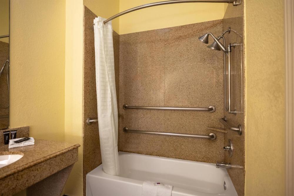 2 Queen Beds | Suite, Non-Smoking, Micfridge interior